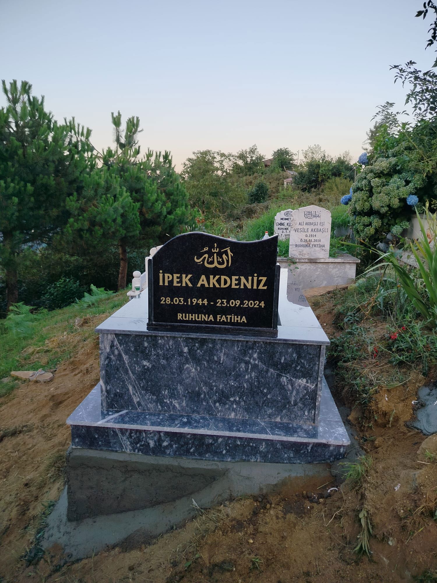 BURSA SİYAHI  (SİYAH GRANİT BAŞTAŞI)